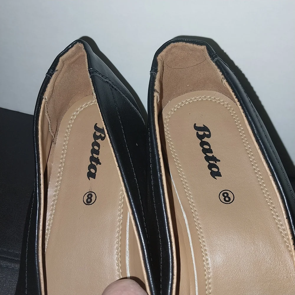 Bata Women's‎ Classic Black Loafers Size 10-US - Picture 2 of 16